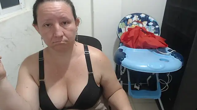 Snapshot of Yohis_Kiut25 chatting on January 6, 2026, 5:33 am Yohis Kiut25 online show from January 6, 2026, 5:33 am