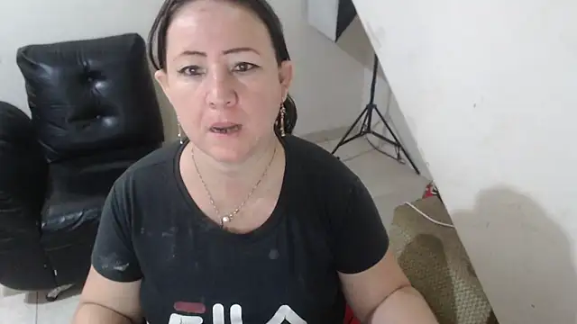 Yohis Kiut25 online show from October 17, 2025, 2:15 am