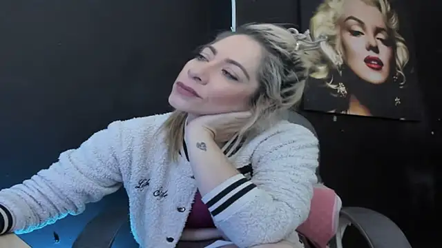 viktoria davis  online show from February 18, 2026, 11:56 pm