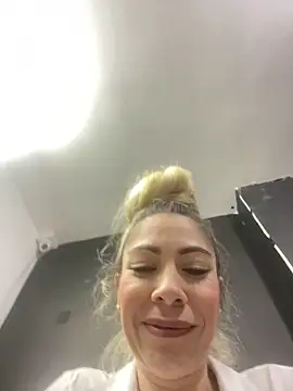 viktoria davis  online show from March 15, 2025, 10:22 pm