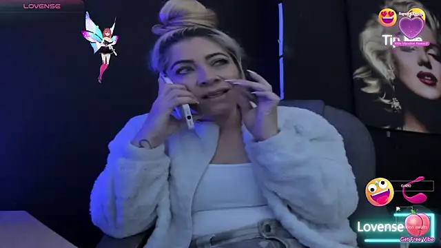 viktoria davis  online show from November 24, 2025, 11:05 pm