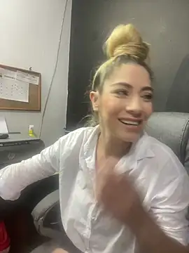 viktoria davis  online show from March 14, 2025, 10:16 pm