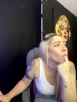 viktoria davis  online show from November 17, 2025, 11:53 pm