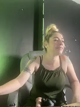 viktoria davis  online show from March 6, 2025, 1:48 am