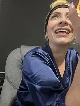 viktoria davis  online show from March 18, 2025, 2:29 am