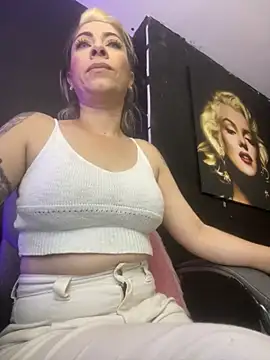 viktoria davis  online show from September 26, 2025, 11:33 pm