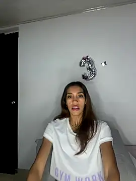 zoe storm online show from December 17, 2025, 1:32 am