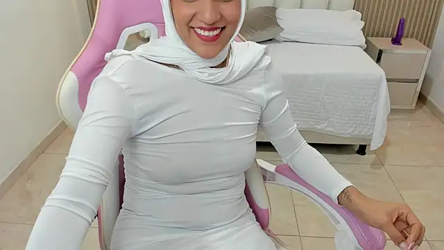 Zulema hamdi online show from March 18, 2025, 9:23 am