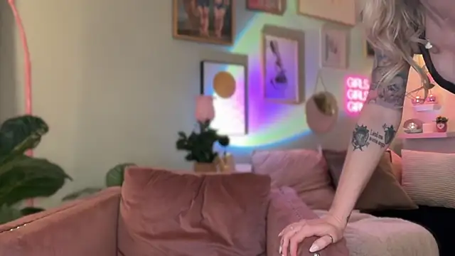 Officiallyonlytams online show from February 15, 2026, 12:22 am