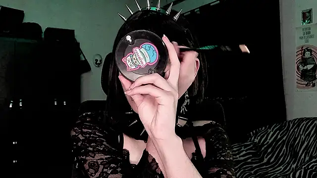 Snapshot of roxy_toxic chatting on February 10, 2026, 11:48 pm roxy toxic online show from February 10, 2026, 11:48 pm