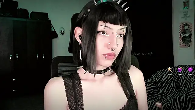 Snapshot of roxy_toxic chatting on February 13, 2026, 12:32 am roxy toxic online show from February 13, 2026, 12:32 am