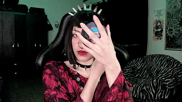 Snapshot of roxy_toxic chatting on February 5, 2026, 12:28 am roxy toxic online show from February 5, 2026, 12:28 am