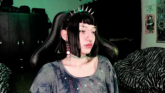 Snapshot of roxy_toxic chatting on January 12, 2026, 11:53 pm roxy toxic online show from January 12, 2026, 11:53 pm