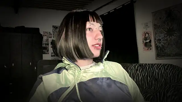 Snapshot of roxy_toxic chatting on July 30, 2026, 12:43 am roxy toxic online show from July 30, 2026, 12:43 am