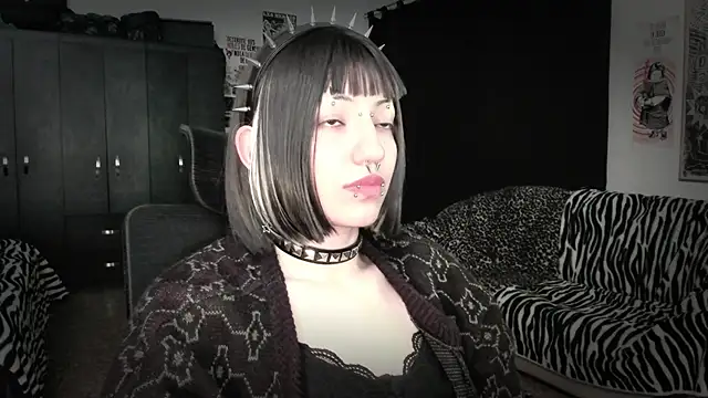 Snapshot of roxy_toxic chatting on July 1, 2026, 12:33 am roxy toxic online show from July 1, 2026, 12:33 am
