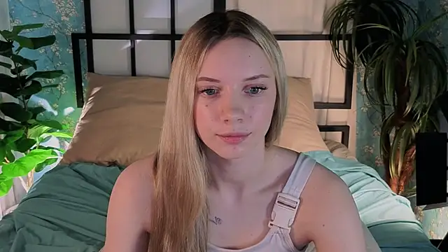 Snapshot of katt__y chatting on May 22, 2026, 5:05 am katt y online show from May 22, 2026, 5:05 am
