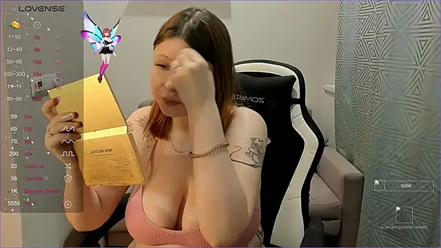 Snapshot of sophie_mooreee chatting on November 24, 2025, 4:29 pm sophie mooreee online show from November 24, 2025, 4:29 pm