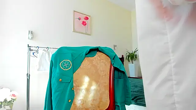 Tianiaa online show from September 21, 2025, 10:09 am