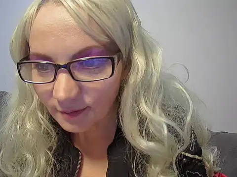 SlavicScarlett online show from January 22, 2025, 5:05 am