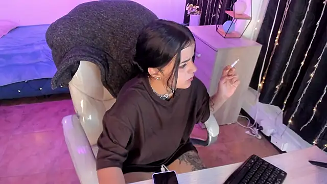 Nicole Foxx  online show from March 20, 2025, 8:08 pm