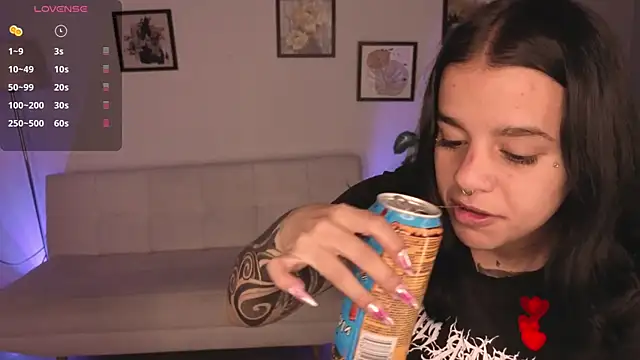 Nicole Foxx  online show from April 8, 2026, 5:03 pm