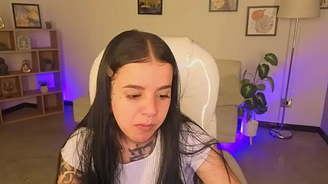 Nicole Foxx  online show from November 8, 2025, 7:50 pm