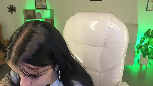 Nicole Foxx  online show from November 23, 2025, 8:19 pm