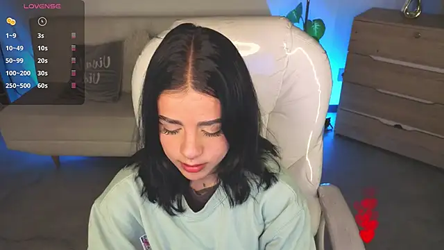 Nicole Foxx  online show from March 9, 2026, 8:12 pm