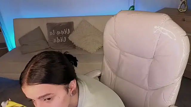 Nicole Foxx  online show from March 13, 2026, 7:19 pm