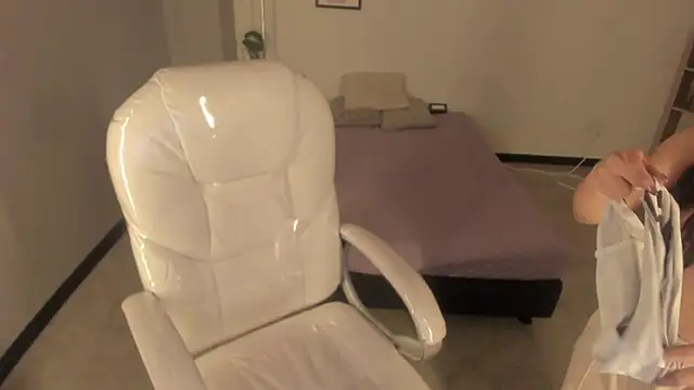 Nicole Foxx  online show from September 15, 2025, 7:36 pm