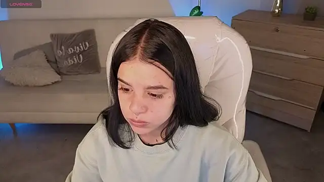 Nicole Foxx  online show from March 15, 2026, 6:15 pm