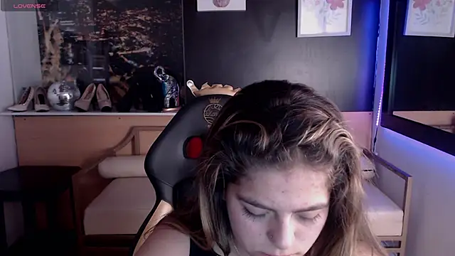 Kitten Cam online show from September 19, 2025, 3:32 am