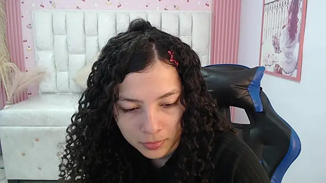 Snapshot of shalon_diaz_s chatting on November 15, 2025, 1:15 pm shalon diaz s online show from November 15, 2025, 1:15 pm