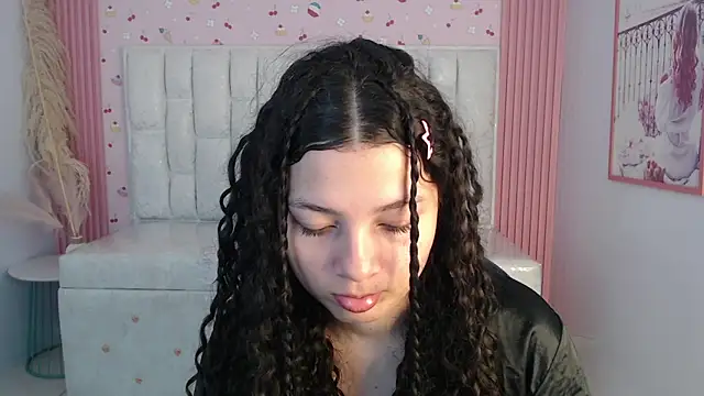 Snapshot of shalon_diaz_s chatting on December 3, 2025, 1:10 pm shalon diaz s online show from December 3, 2025, 1:10 pm