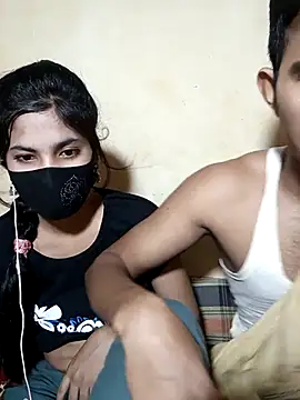 Hot couple 1 online show from October 25, 2025, 5:46 pm