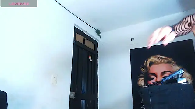 licy blonde hot online show from November 20, 2025, 1:28 am