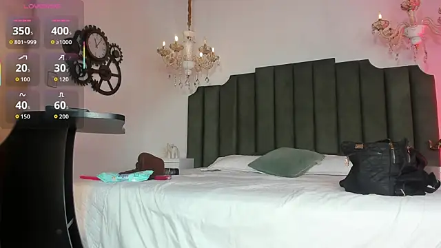 AnthonelaRusso  online show from September 30, 2025, 4:07 am