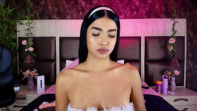 Bella Smiith  online show from November 20, 2025, 4:18 pm