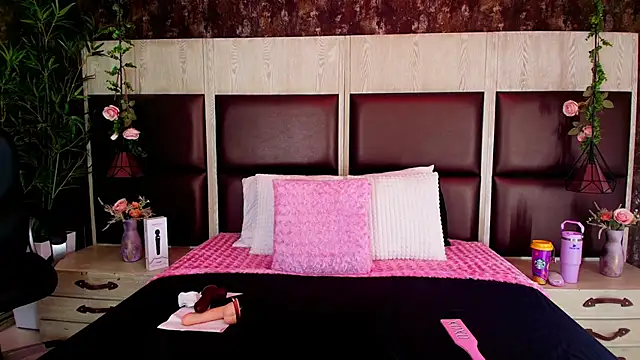 Bella Smiith  online show from November 8, 2025, 12:31 pm