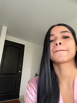 Bella Smiith  online show from December 15, 2025, 1:28 pm