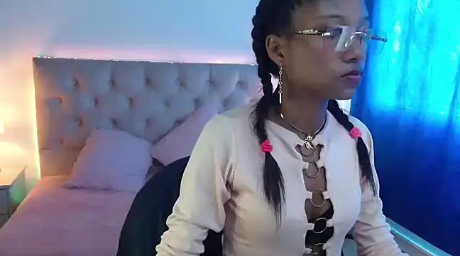 Snapshot of LITTLEDOLLHOT chatting on February 6, 2025, 5:09 pm LITTLEDOLLHOT online show from February 6, 2025, 5:09 pm