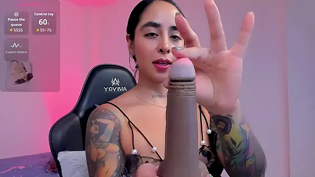 sophierooy22 online show from November 8, 2025, 11:08 pm