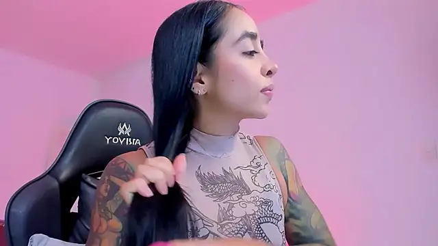 sophierooy22 online show from May 11, 2026, 7:44 pm