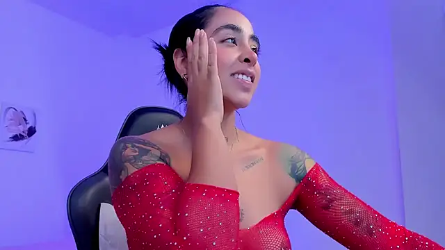 sophierooy22 online show from September 18, 2025, 9:29 pm