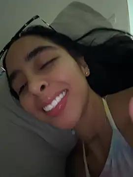 sophierooy22 online show from June 21, 2026, 5:52 pm
