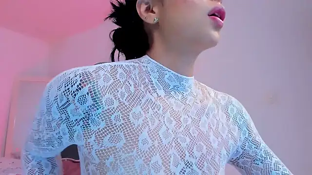 sophierooy22 online show from April 1, 2026, 10:07 pm