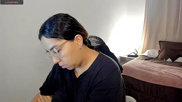 brithany olson25 online show from December 3, 2025, 11:53 am