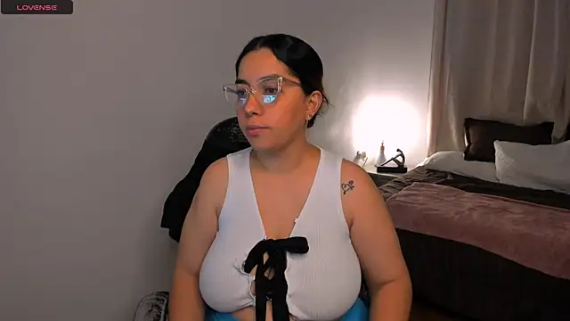 brithany olson25 online show from September 19, 2025, 11:03 am