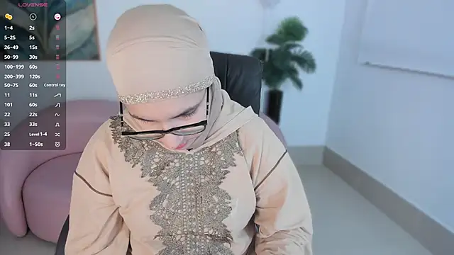 Ayha khalaf online show from October 3, 2025, 1:31 am