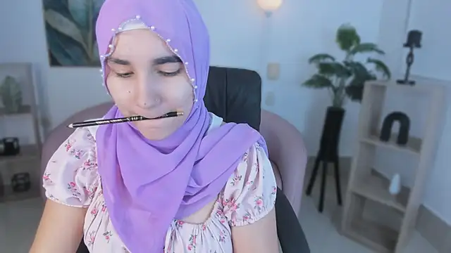 Ayha khalaf online show from October 16, 2025, 1:25 am